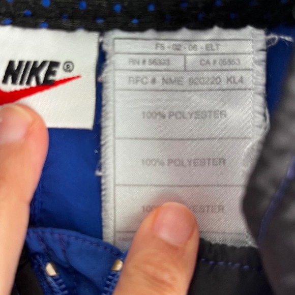 Vintage Nike Windbreaker Jacket Blue and Black Lightweight Full Zip - Picture 5 of 9